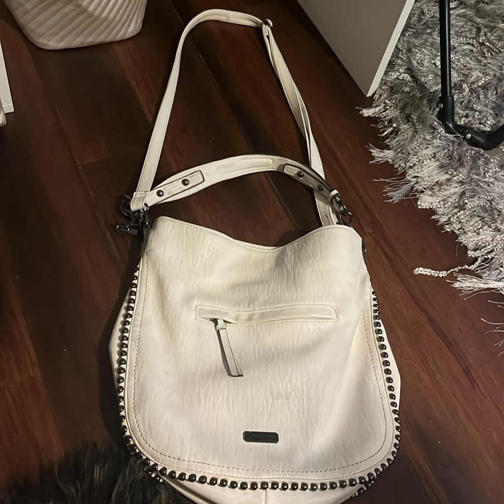 Jessica Simpson over the shoulder bag